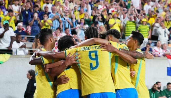 Jogadores do Brasil celebram gol de Danilo Santos - Foto: Rich Storry / GETTY IMAGES NORTH AMER...
