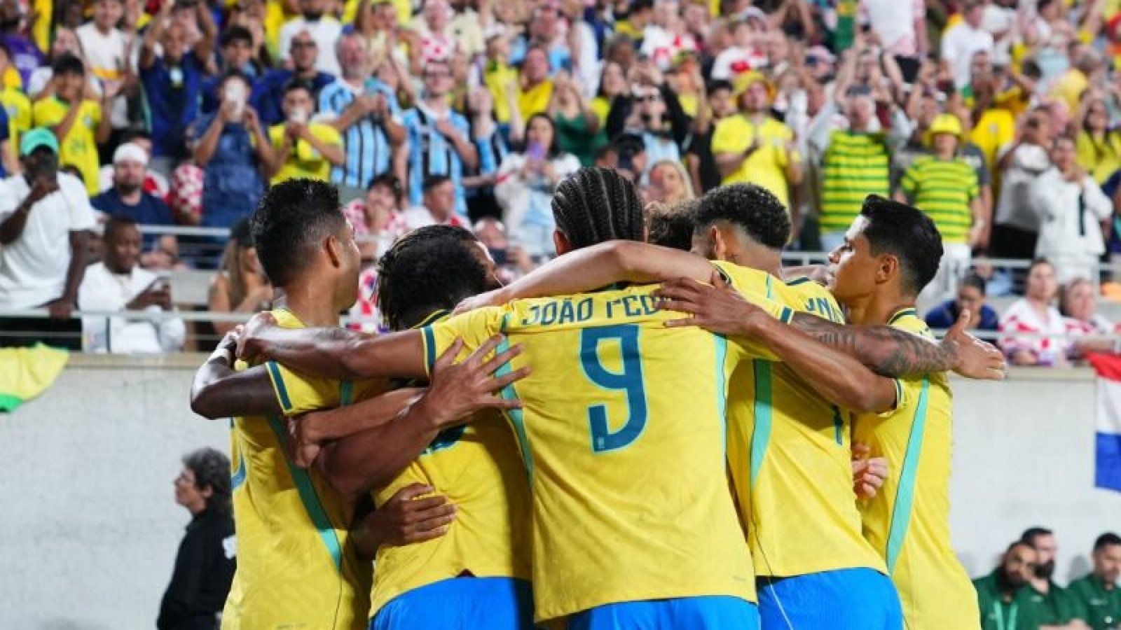 Jogadores do Brasil celebram gol de Danilo Santos - Foto: Rich Storry / GETTY IMAGES NORTH AMER...