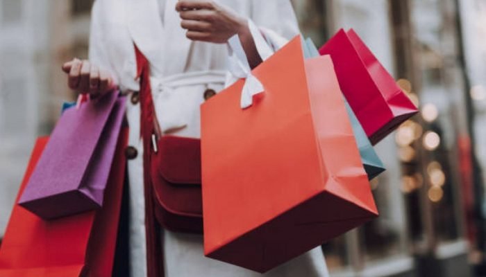 Imagem de sacolas de compras da Black Friday - iStock