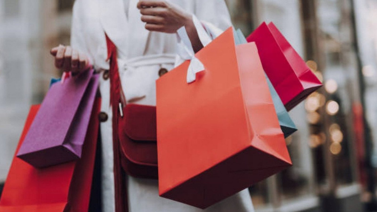 Imagem de sacolas de compras da Black Friday - iStock