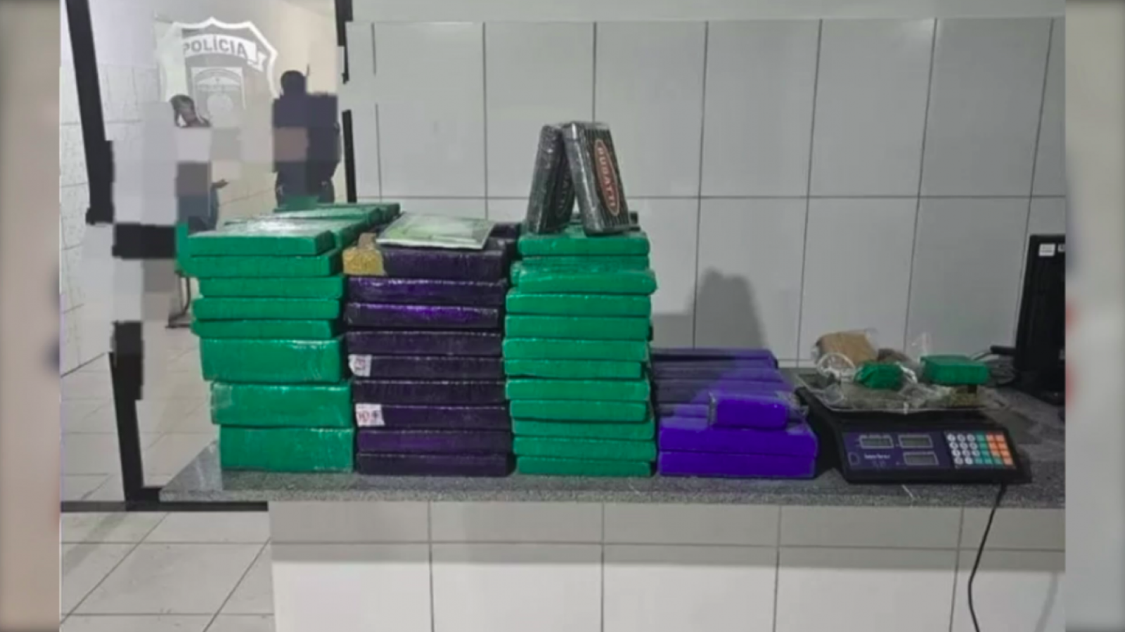 Imagens dos objetos apreendidos a Operação - TV Jornal