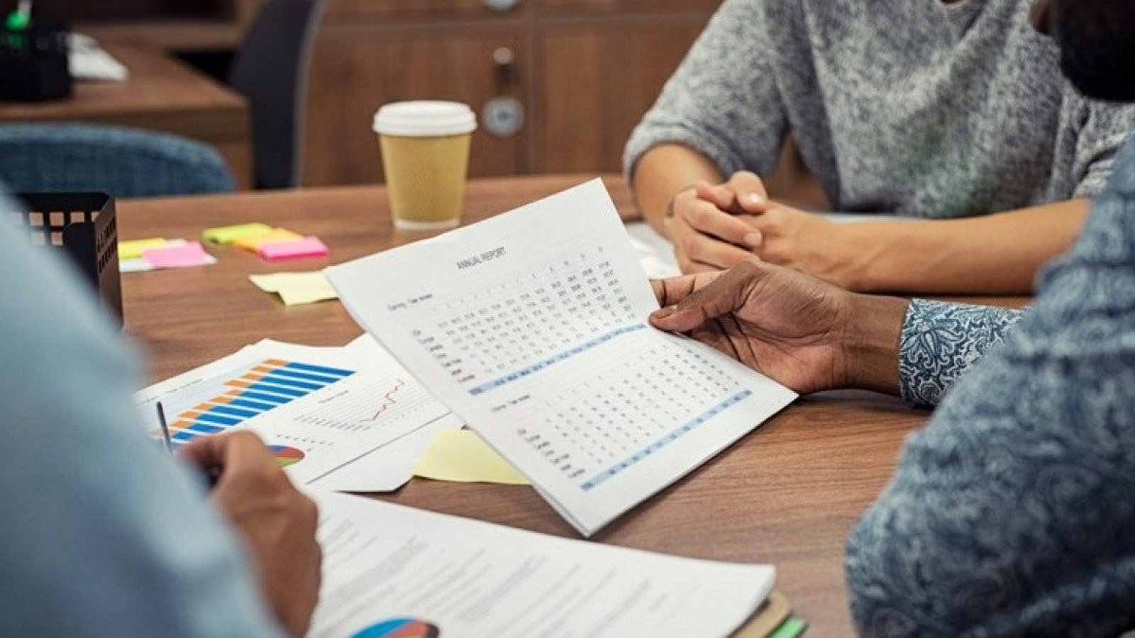 Imagem ilustrativa de uma reunião de negócios - DIVULGAÇÃO