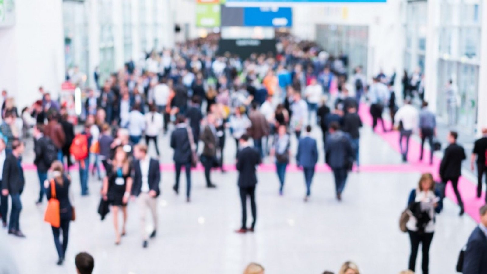 Imagem ilustrativa de evento com pessoas reunidas em feira de negócios - David J. Engel/Freepik