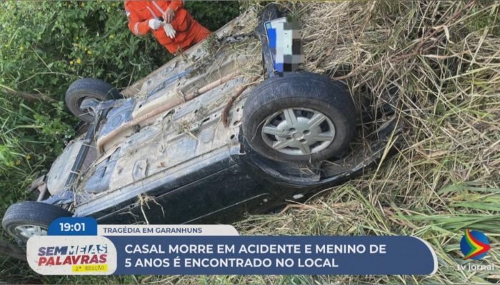 Casal morreu em acidente de carro na BR-424, em Garanhuns. Filho do casal, de 5 anos, foi encontr...