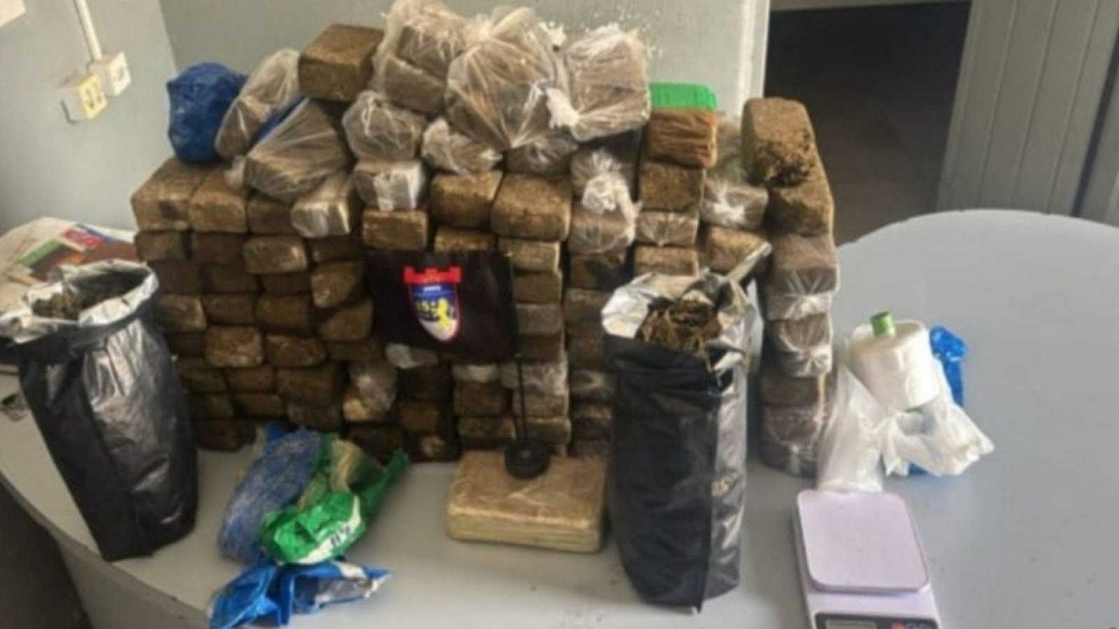 Droga e veículos apreendidos pela PM em São Caetano foram encaminhados à Delegacia de Polícia...