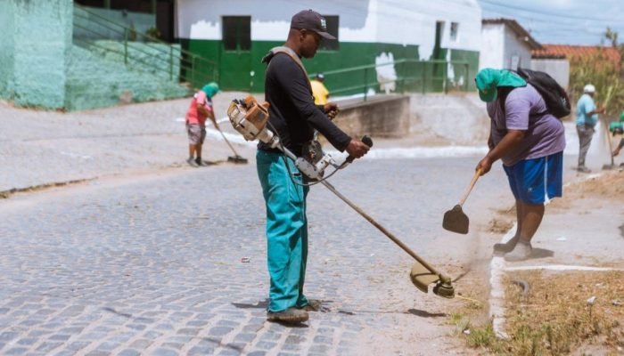 Serviços sendo realizados na comunidade de Malhada de Pedra - Divulgação