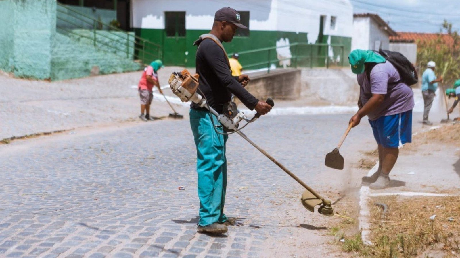 Serviços sendo realizados na comunidade de Malhada de Pedra - Divulgação