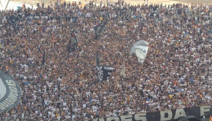 Além de derrubar a punição da CBF, o Corinthians solucionou outros problemas financeiros - F...