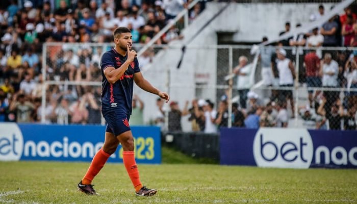 Renzo, zagueiro revelado pelo Sport - Foto: Rafael Bandeira/SCR