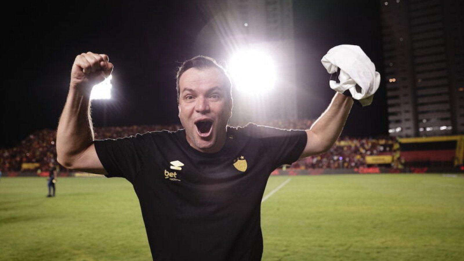 Daniel Paulista celebrou a primeira vitória do Sport, em casa, na Série A - Foto: Paulo Paiva...