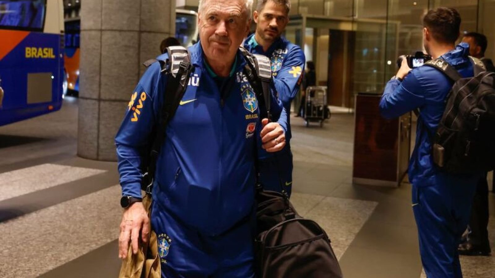 Seleção Brasileira está em Tóquio para mais um amistoso preparatório  - Foto: @rafaelribei...