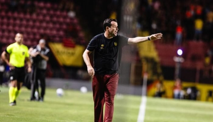 Daniel Paulista, técnico do Sport - Foto: Paulo Paiva/SCR