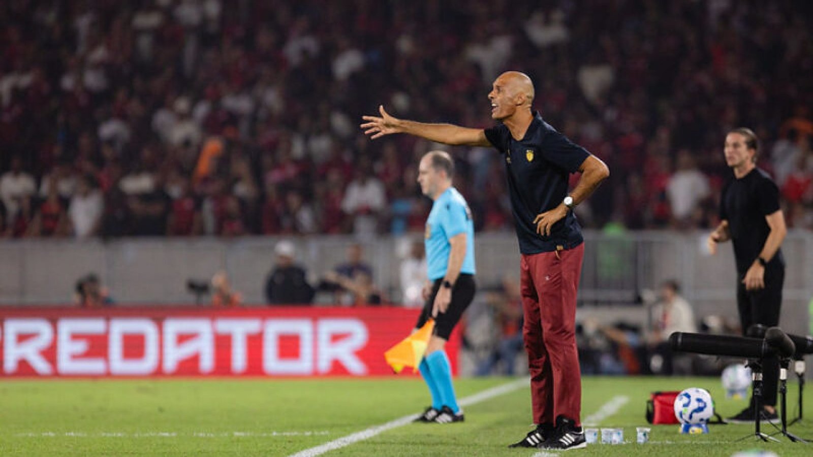 César Lucena comandou o Sport diante do Flamengo, pelo Brasileirão  - Foto: Paulo Paiva / Spo...