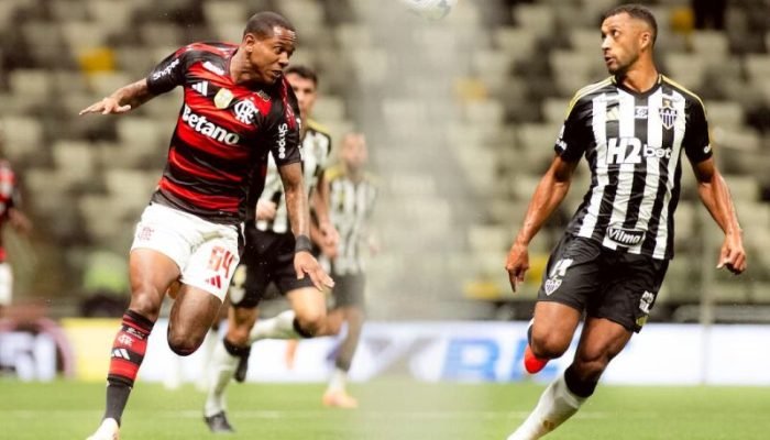 Flamengo arrancou empate no finalzinho e aumentou vantagem na liderança - Foto: Adriano Fontes...