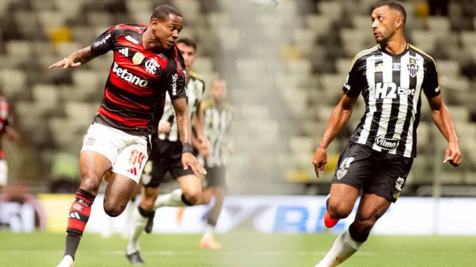 Flamengo arrancou empate no finalzinho e aumentou vantagem na liderança - Foto: Adriano Fontes...