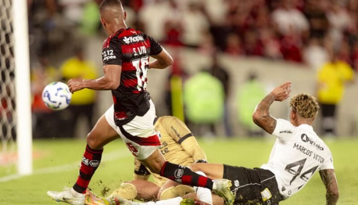 Samuel Lino marcou para o Flamengo sobre o Ceará - Foto: Adriann Fontes/Flamengo