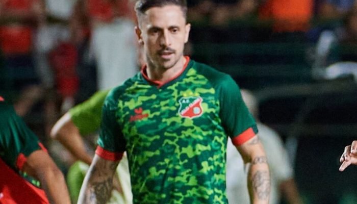 Zé Mário, ex-Velo Clube, deve ser oficializado como novo lateral-esquerdo do Santa Cruz  - Fo...