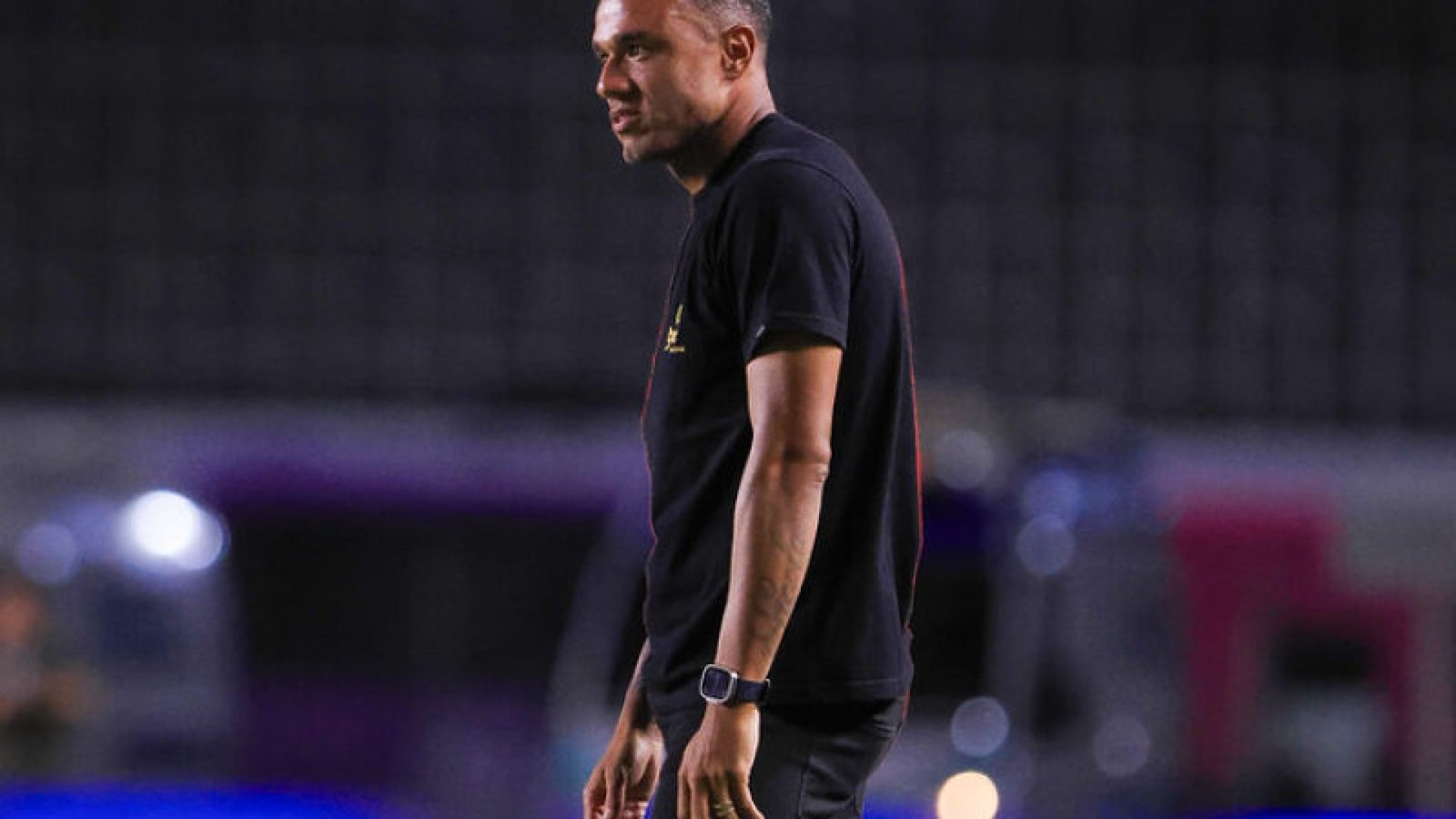 Técnico Roger, do Sport, durante jogo com a Desportiva Ferroviária - Foto: Pedro Lorenzon/ SCR
