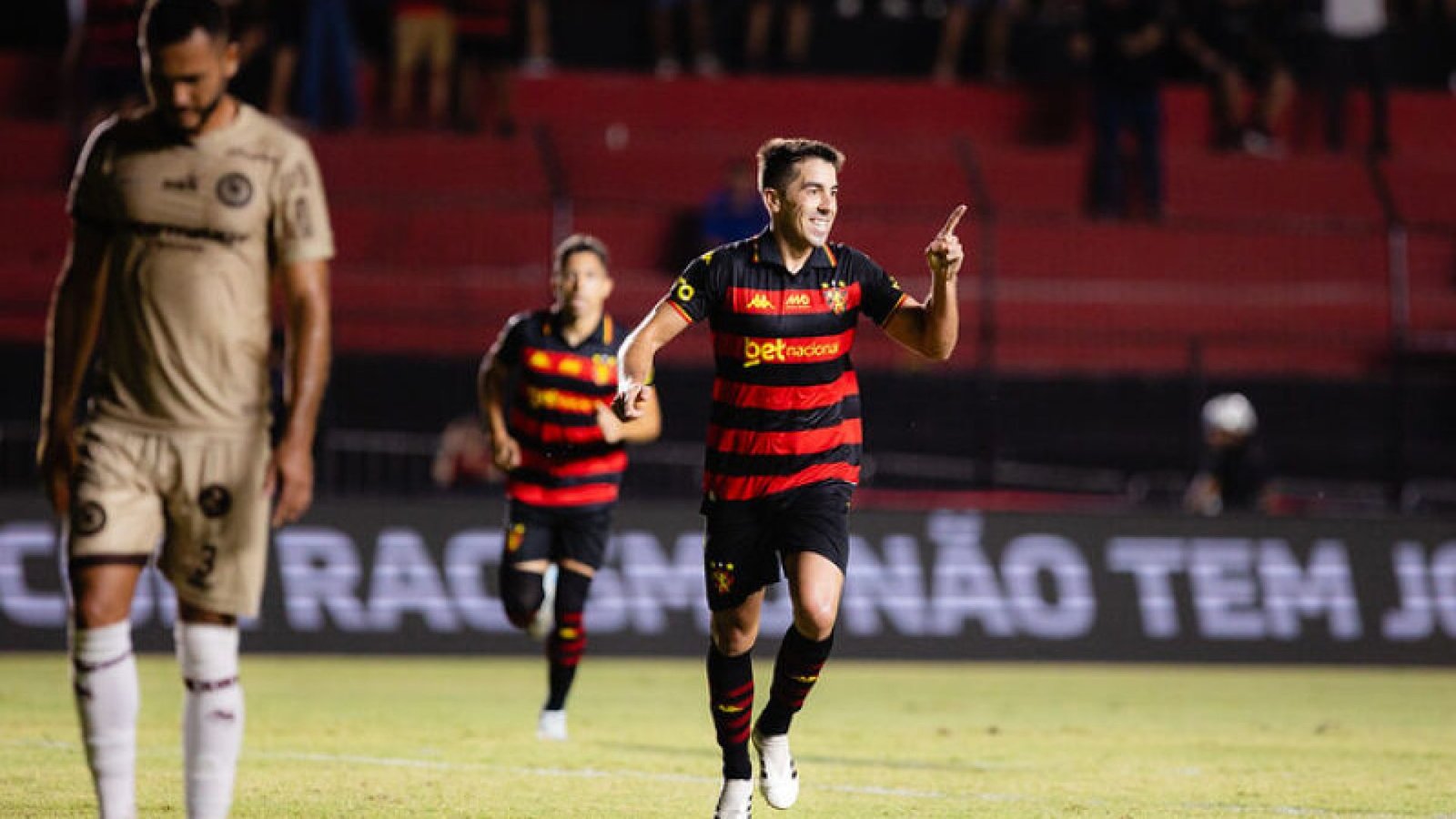 Carlos de Pena abriu o placar para o Sport diante do Jacuipense - Foto: Paulo Paiva/SCR