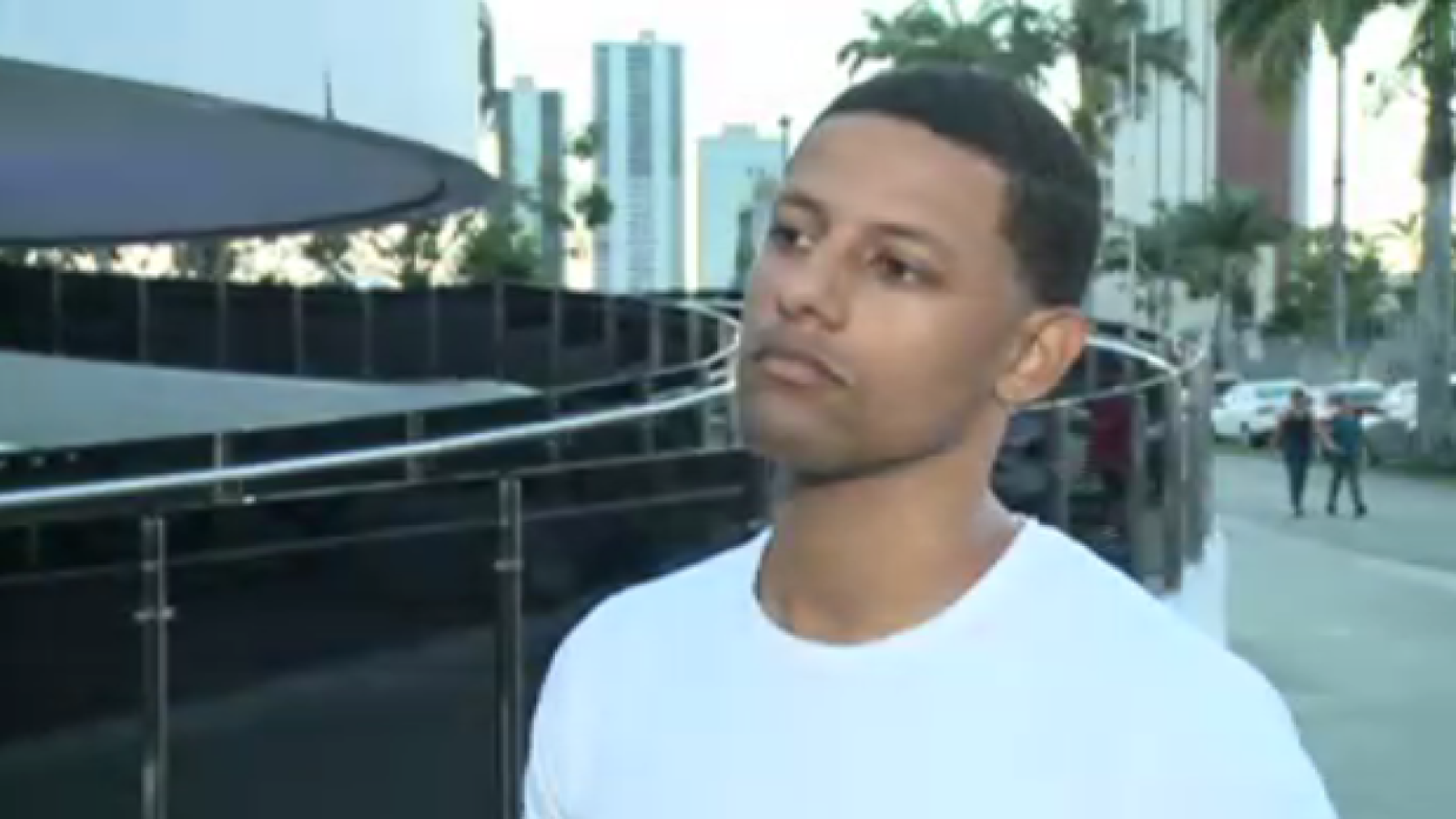 Um porteiro, de 26 anos, passou por momentos de tensão após ser preso por engano enquanto deixa...