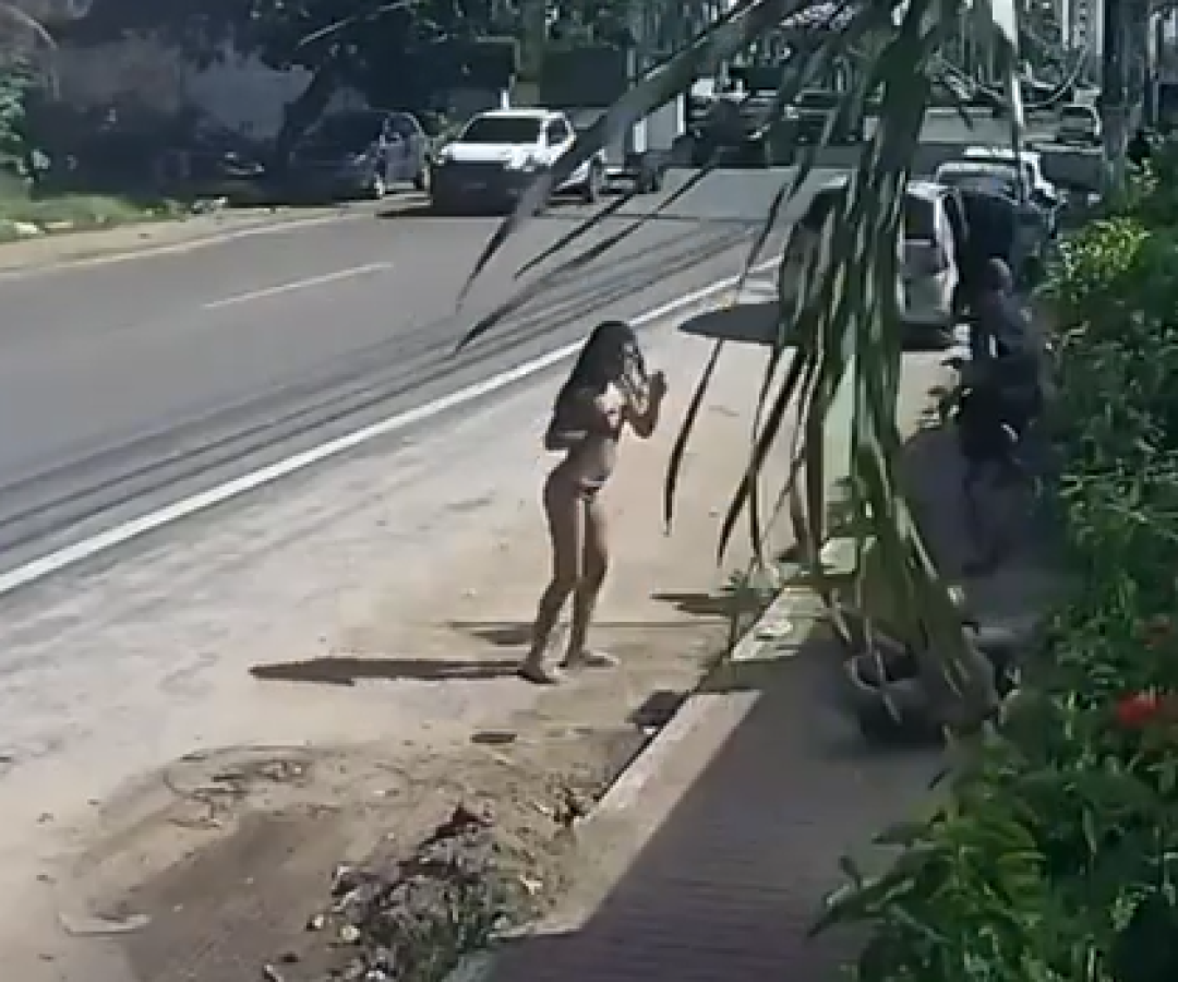 Um homem foi executado, na tarde deste sábado (21), nas proximidades da Praia de Ponta de Campin...