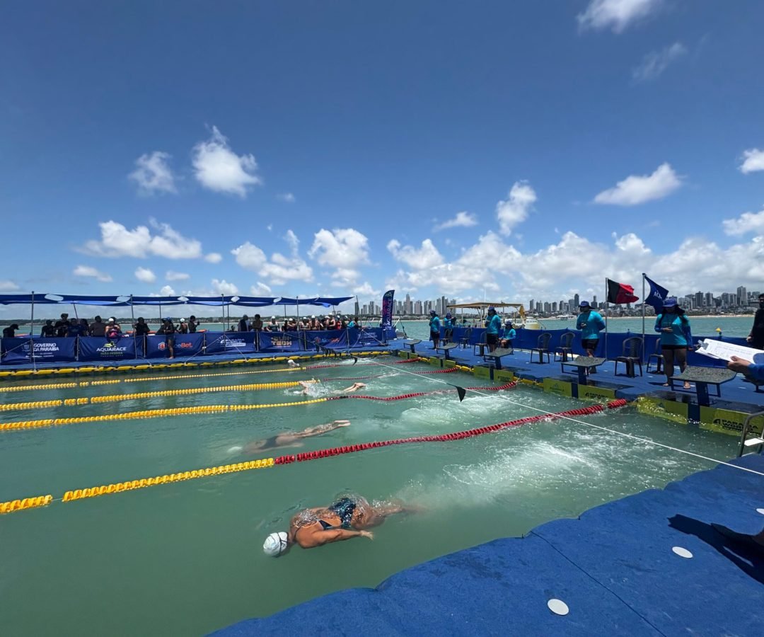 Aquarace foi disputado no mar da praia do Cabo Branco, em João Pessoa. (Madu Santos / TV Cabo Br...