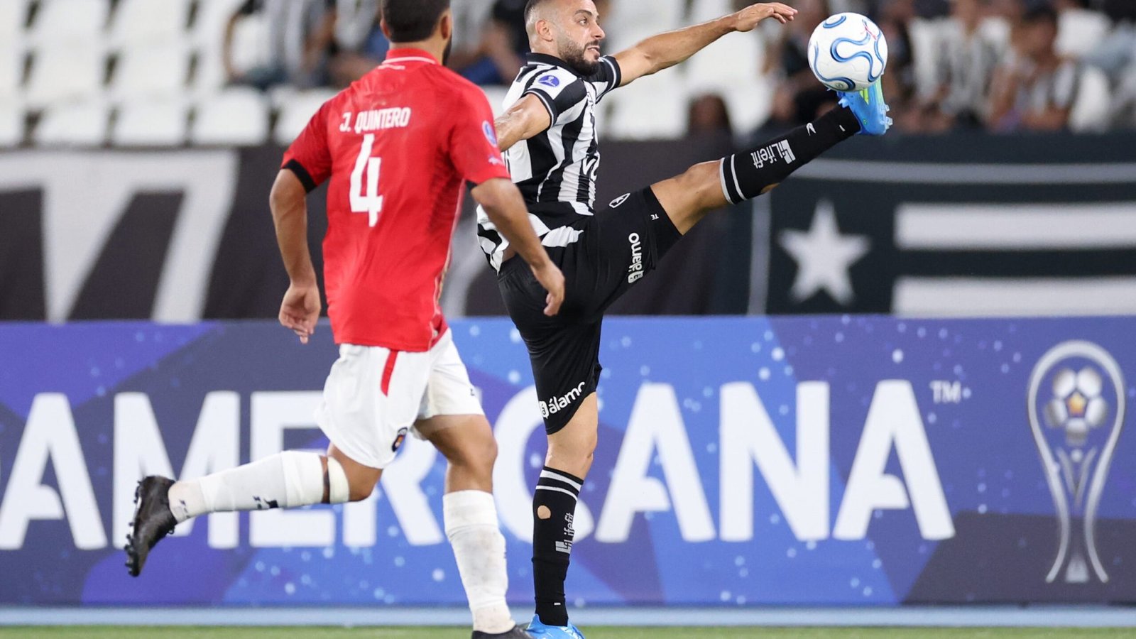 Arthur Cabral marcou para o Botafogo na Copa Sul-Americana. (Foto: Vítor Silva/Botafogo)