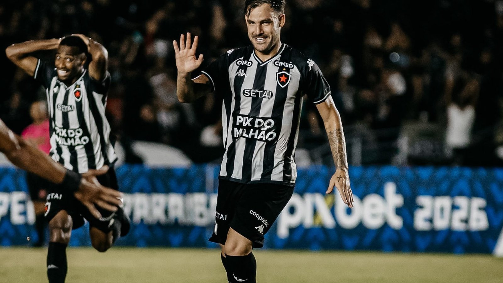 Nardini comemora vitória e classificação do Botafogo. (Foto: João Neto / Botafogo-PB)