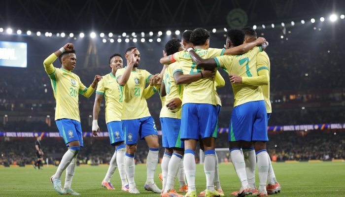 Seleção brasileira comemora vitória sobre Senegal por 2 a 0. (Foto: Rafael Ribeiro/CBF)