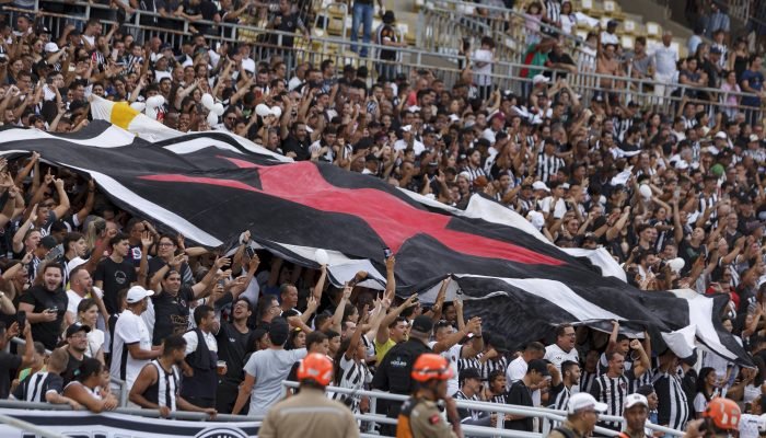 Torcida do Botafogo-PB na final do Paraibano 2025 contra o Sousa. (Foto: Cristiano Santos / Botaf...