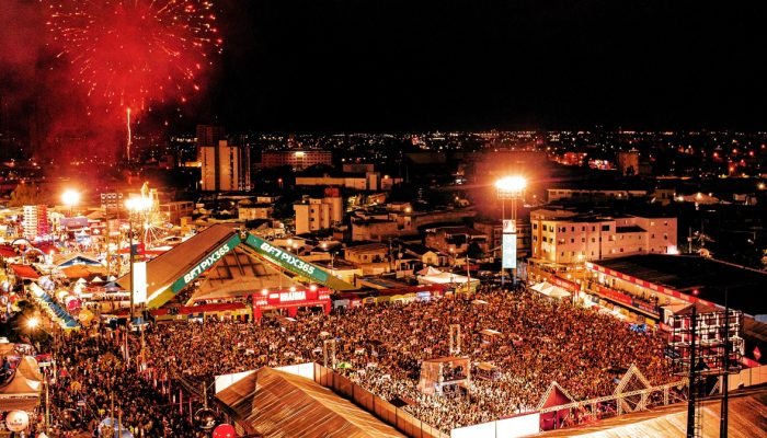 Queima de fogos de artifício no São João de Campina Grande em 2018. Foto: Emanuel Tadeu.. São...