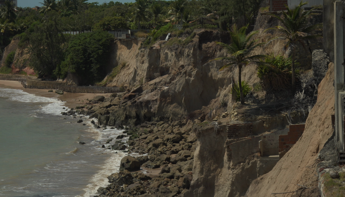 A erosão costeira no Conde é um dos aspectos retratados na nova série sobre mudanças climáti...