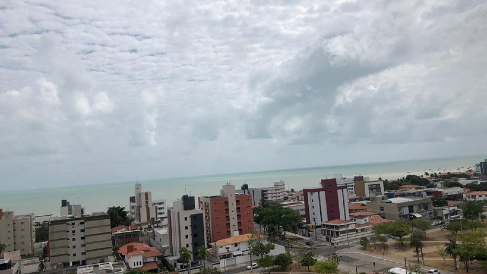 Lei municipal 166/2024 alterou regras para altura máxima permitida em prédios na orla..