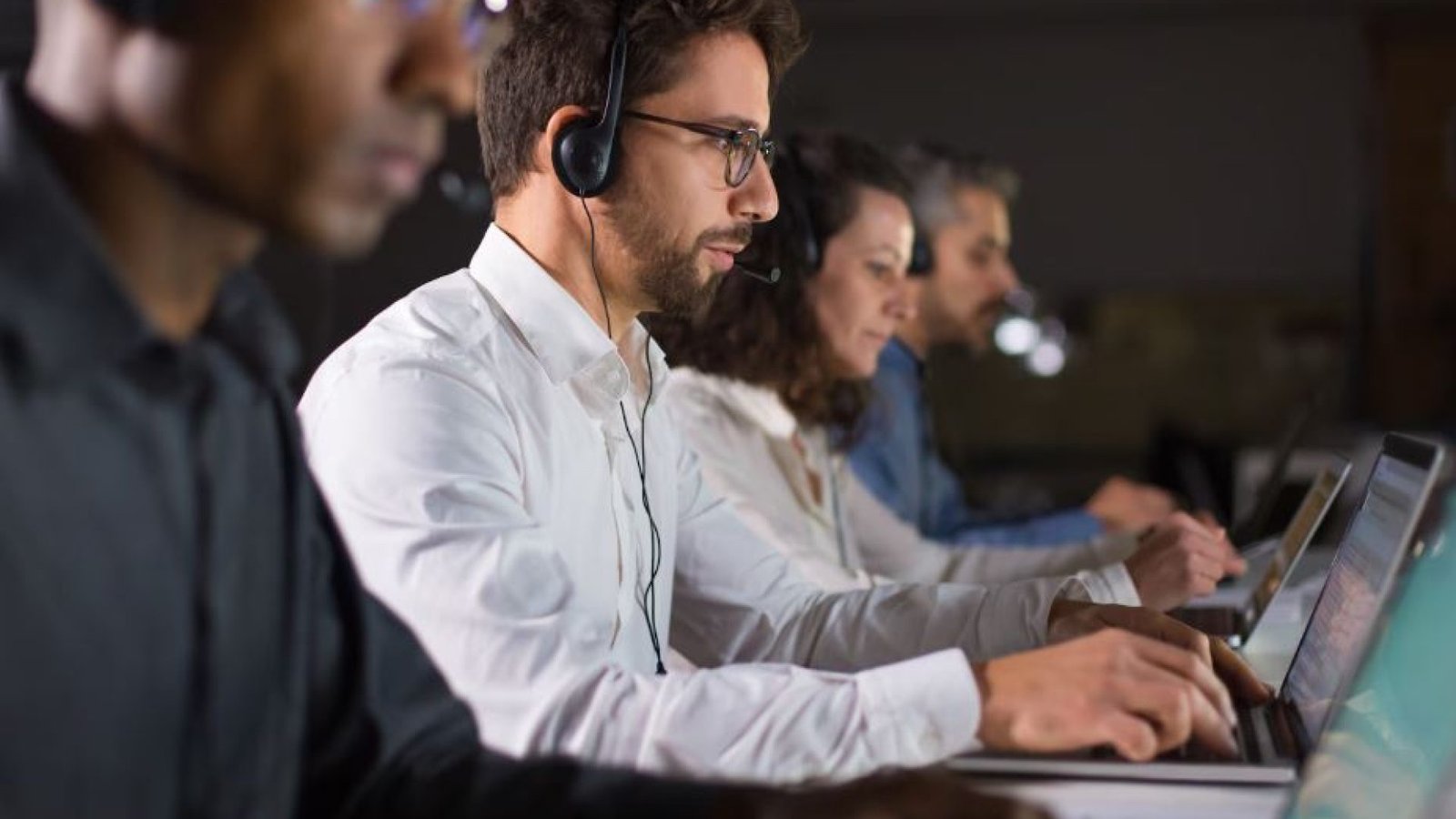 Vagas para jovem aprendiz em operador de telemarketing são abertas, em João Pessoa. Freepik