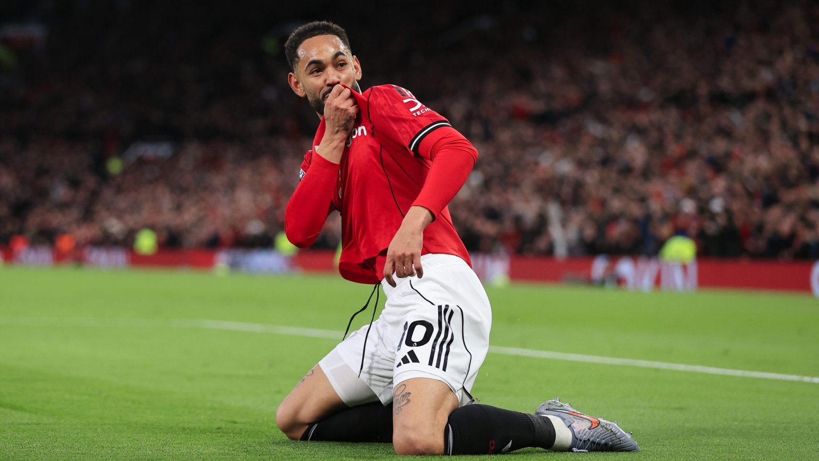 MANCHESTER, ENGLAND - OCTOBER 25: Matheus Cunha of Manchester United celebrates after scoring the...