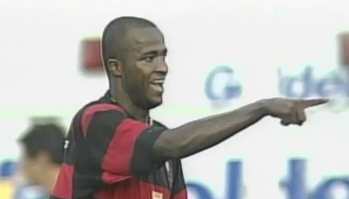 Reinaldo era o atacante do Flamengo na Copa dos Campeões 2001. (Foto: Reprodução/TV Globo)