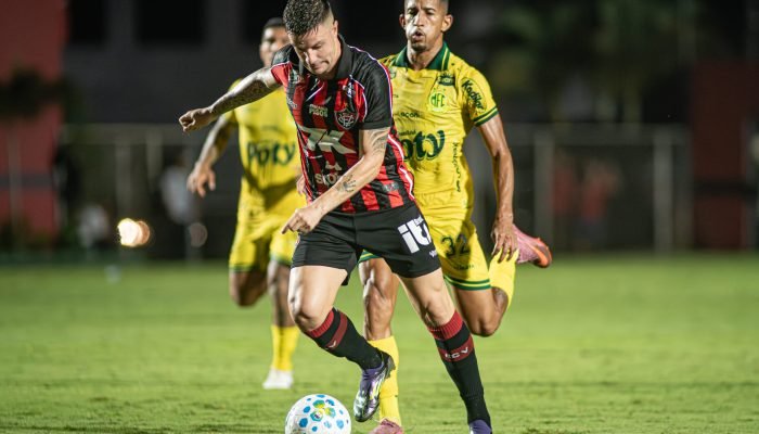 Renato Kayzer em ação pelo Vitória contra o Mirassol. Victor Ferreira / EC Vitória