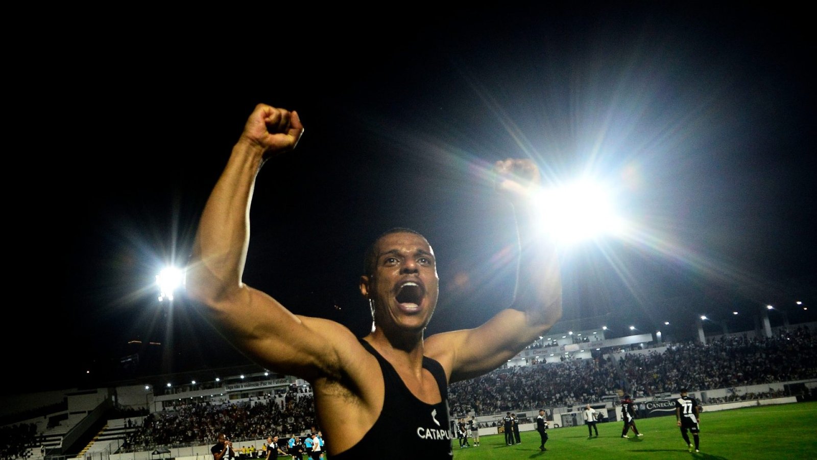 Lucas Cândido comemora classificação da Ponte Preta para a final da Série C 2025. (Foto: Marc...