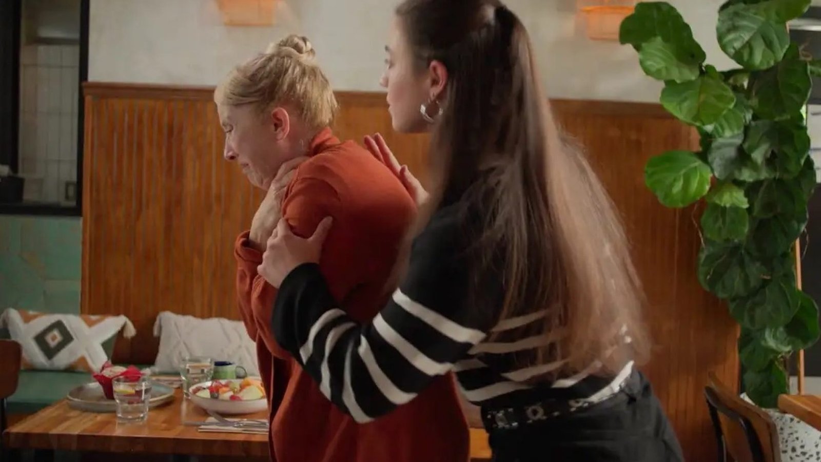 Manobra de Heimlich passa a ser realizada após pancadas nas costas em bebês, crianças e adulto...