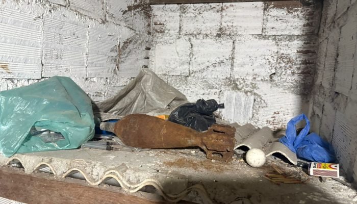Artefato foi encontrado por moradores da cidade de Conde, em meio a uma reforma (Foto: Polícia M...