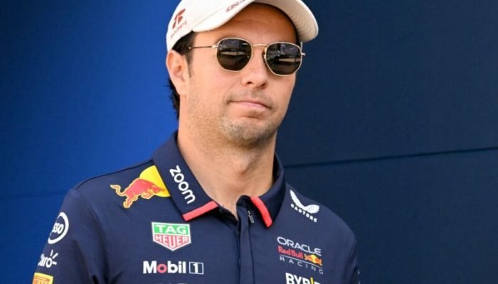 Sergio Perez, ex-piloto da Red Bull, e agora piloto da estreante Cadillac - Foto: NICOLAS TUCAT...