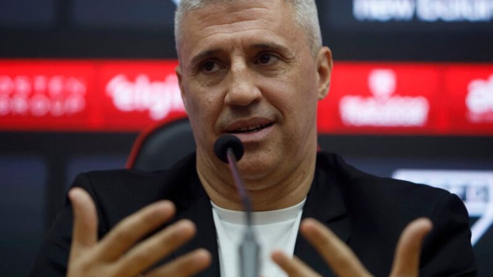 Hernán Crespo deixou o comando técnico do São Paulo - Foto: Miguel Schincariol/AFP