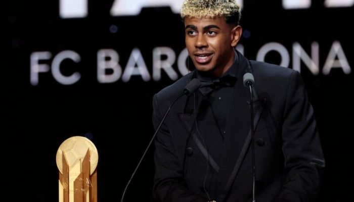 Lamine Yamal, jogador do Barcelona, eleito melhor jovem da temporada  - Foto: FRANCK FIFE / AFP