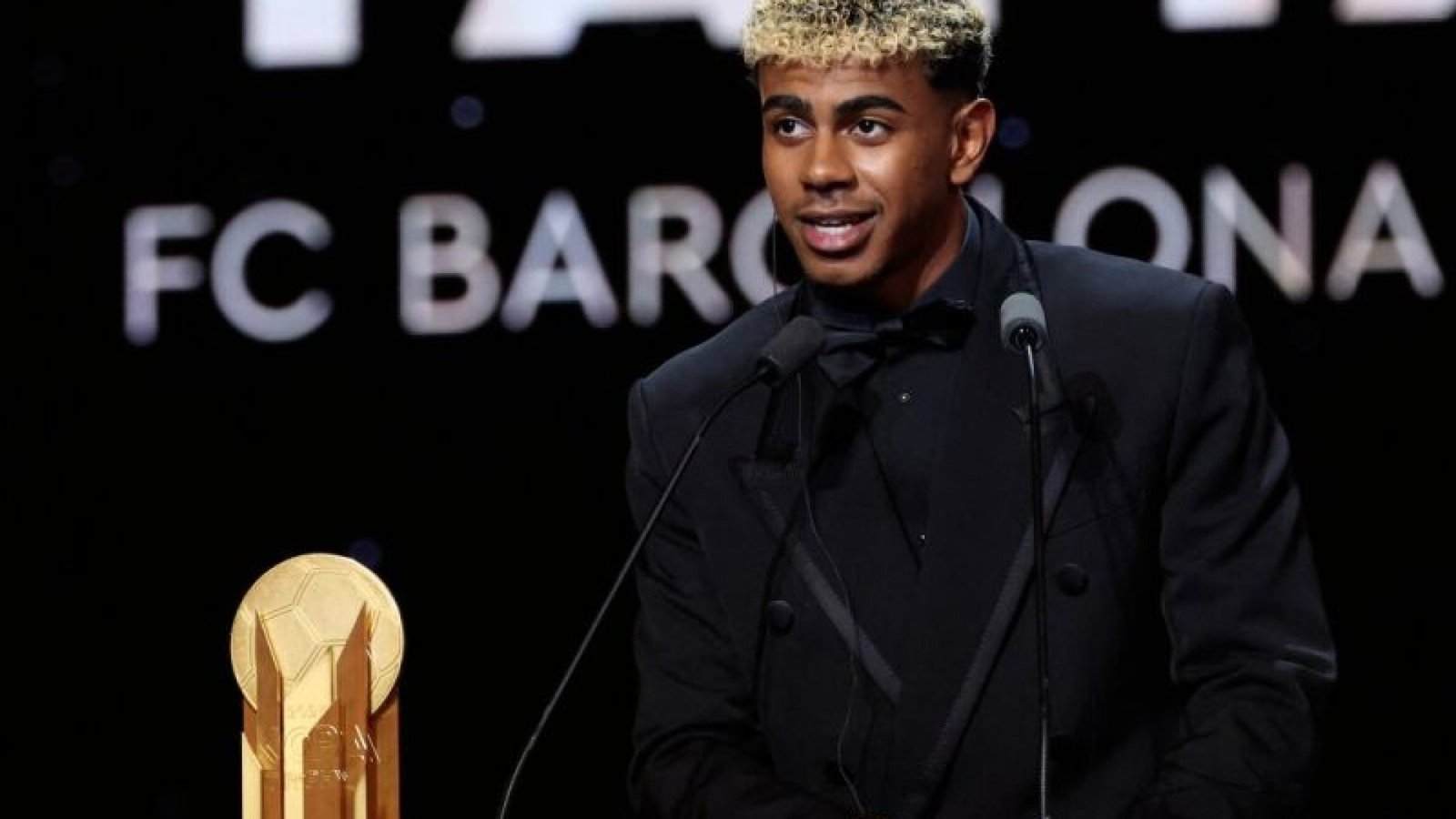 Lamine Yamal, jogador do Barcelona, eleito melhor jovem da temporada  - Foto: FRANCK FIFE / AFP