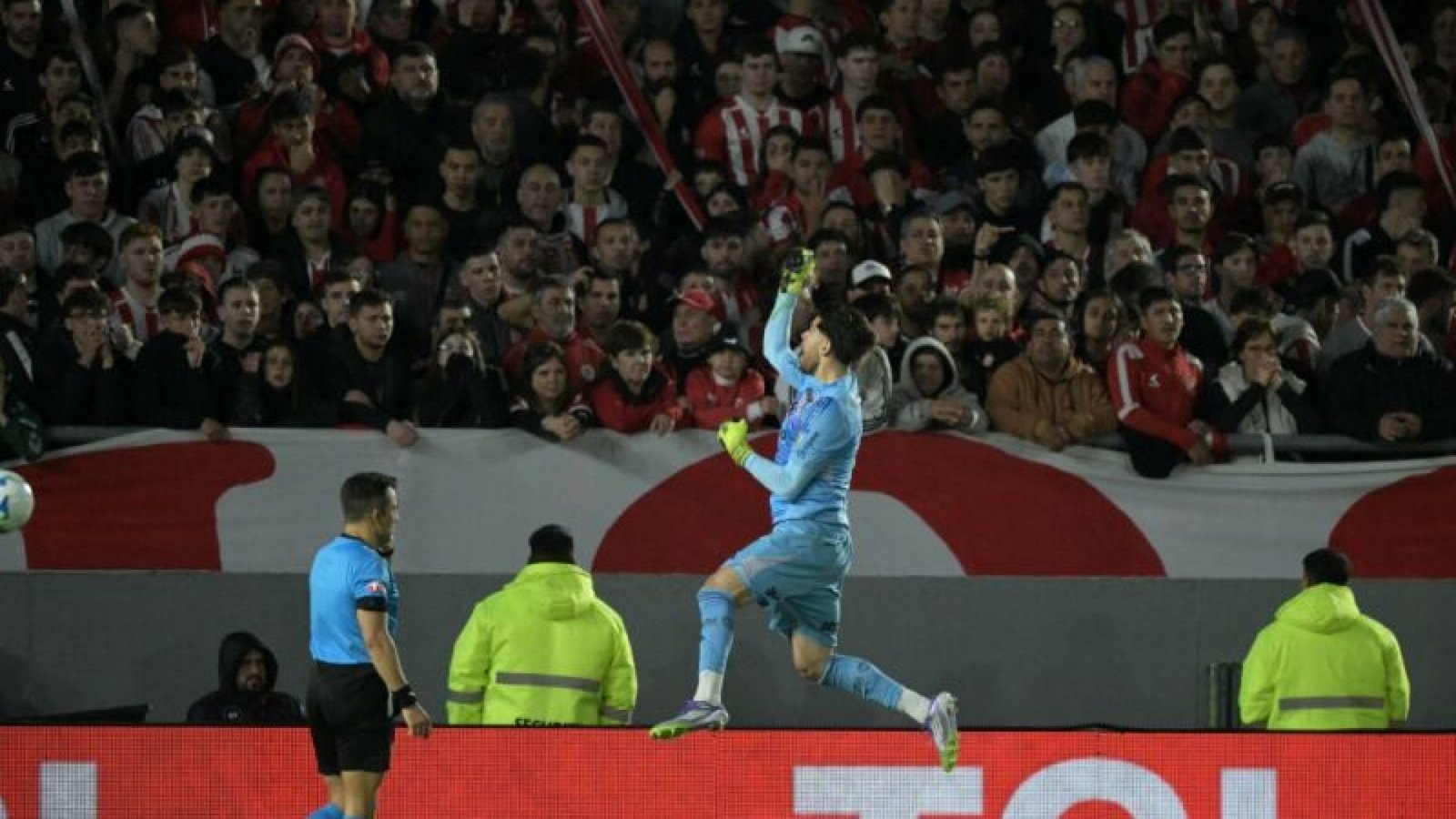 Rossi brilha na classificação do Flamengo contra o Estudiantes  - Foto: JUAN MABROMATA / AFP