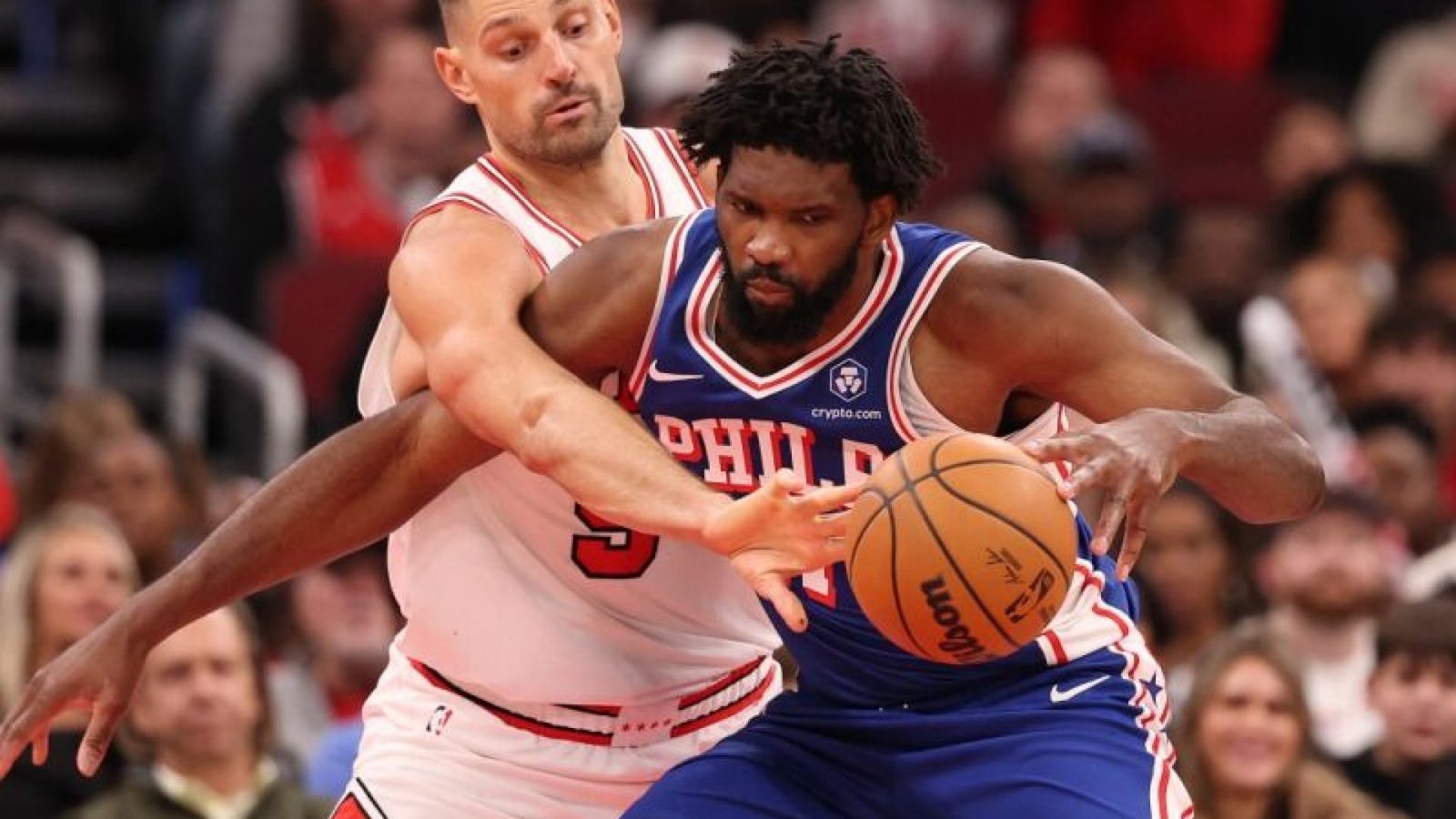 Uma cesta de três pontos de Nikola Vucevic sacramentou a vitória do Chicago Bulls sobre o Phila...