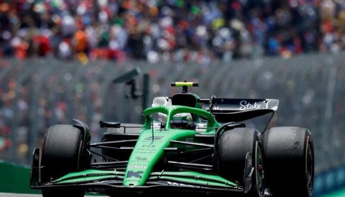 Gabrielo Bortoleto, piloto brasileiro de F1 da Kick Sauber - Foto: MIGUEL SCHINCARIOL / AFP