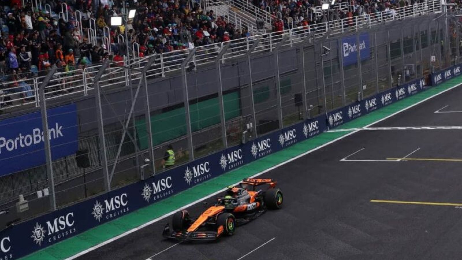 Lando Norris vence o GP do Brasil 2025  - Foto: JEAN CARNIEL / POOL / AFP