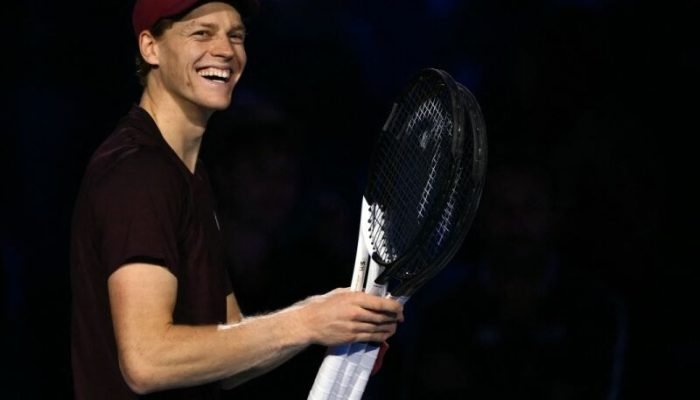 Sinner comemora vitória sobre o canadense Félix Auger-Aliassime - Foto: Marco Bertorello / AFP