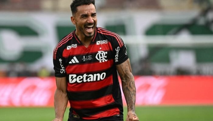 Durante final contra o Palmeiras no Peru, Danilo comemora o gol na final da Libertadores - Foto...